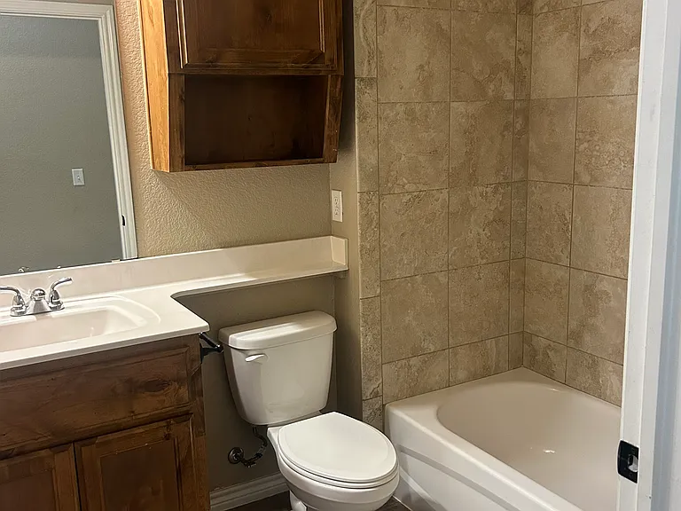 4300 Hunters Place Dr #B — Photo 11