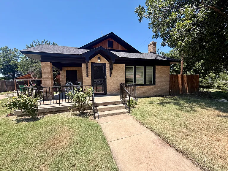 908 Cain St — Photo 15
