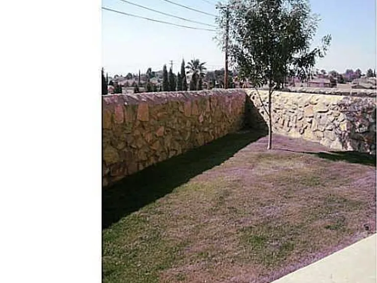 545 Green Village Ct #B — Photo 6