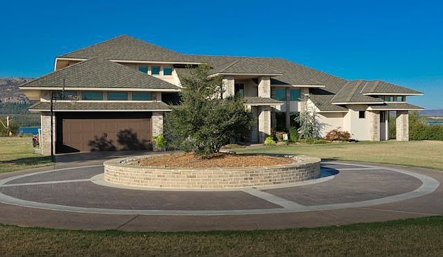 29 NW Burr Oak Drive