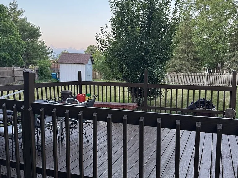 2404 Kenmore Ct — Photo 4