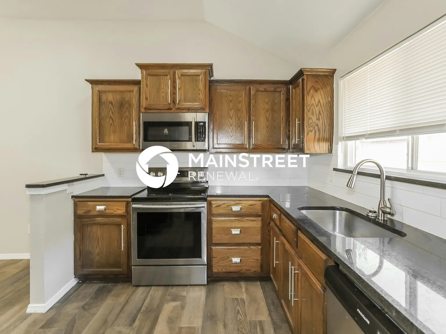 261 Cambridge Dr — Photo 4