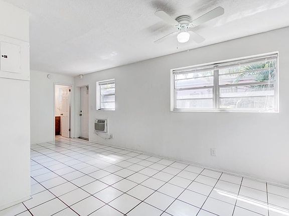 5th image of 1103 SW 15th Ave APT 1