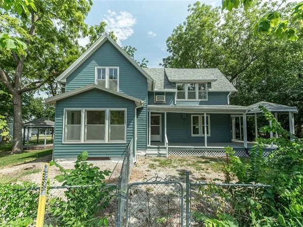 103 E 1st St, Wellsville, KS 66092