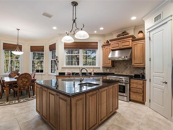4th image of 10 Cobia Dr