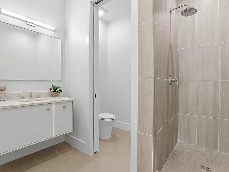 Luxury New Construction Rental Near Starland, SCAD & Ardsley Park with Garage and Private Courtyard — Photo 48