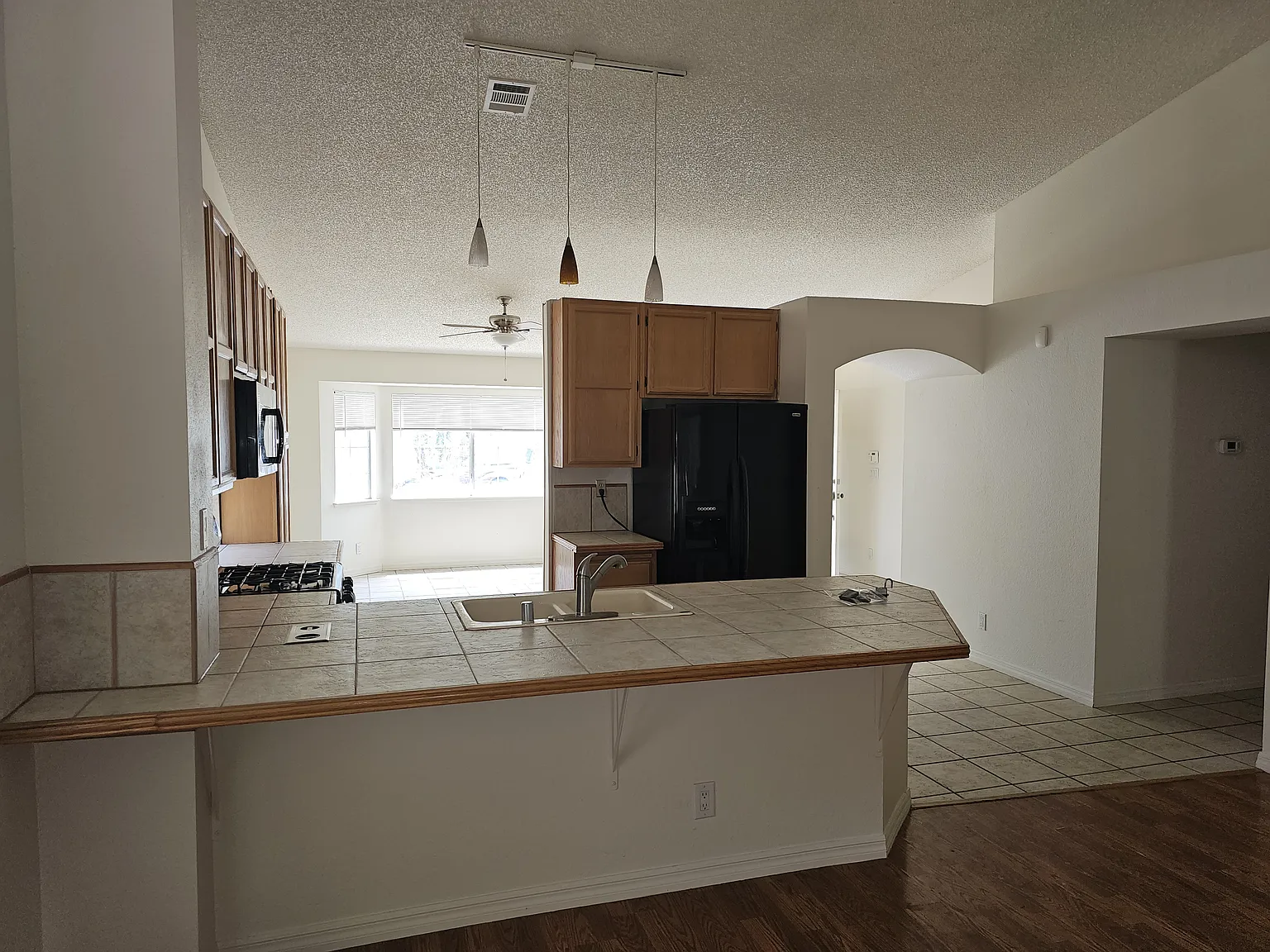 3 bed, 1608 sqft, $2,100 — Photo 3