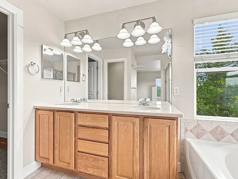 2202 Hanham Dr — Photo 19