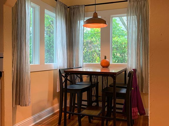 Kitchen nook