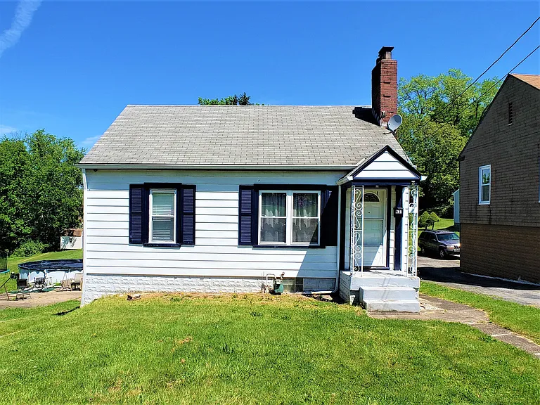 631 Kenny St — Photo 1
