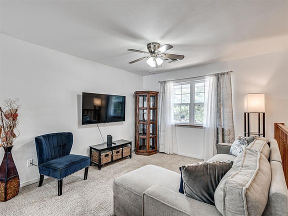 4th image of 306 Royal Oak Dr