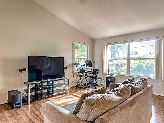 4th image of 5107 NE 72nd Cir