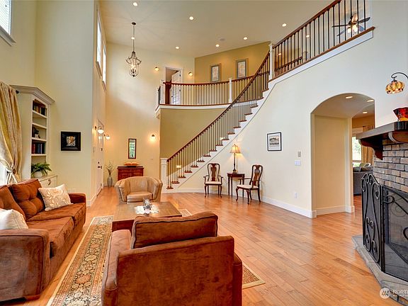 3rd image of 4321 224th Avenue NE