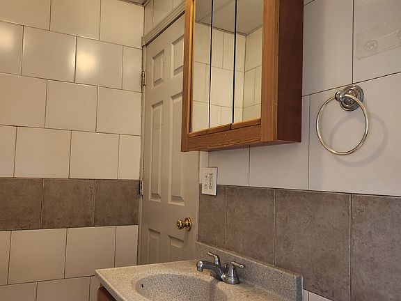 4th image of 22 Tracy St Floor 1