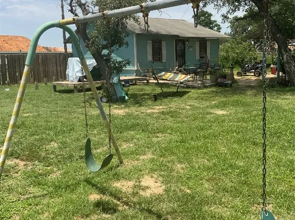 105 Sundown Ln, Poteet, TX 78065
