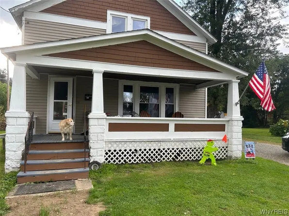 73 Chestnut St, Springville, NY 14141