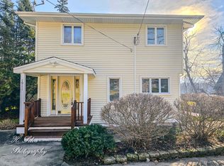 1911 Grove Ln, Cary, IL 60013