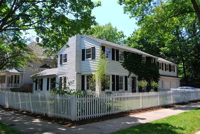 1st image of 2925 E Hartford Ave #2929