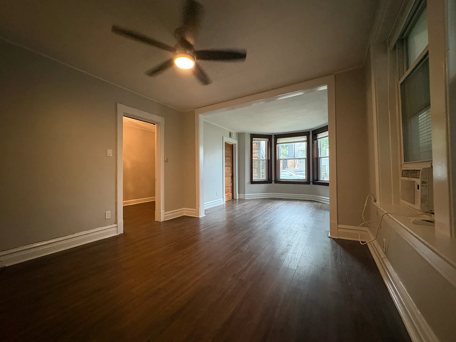 2 bed, 900 sqft, $1,700 — Photo 2