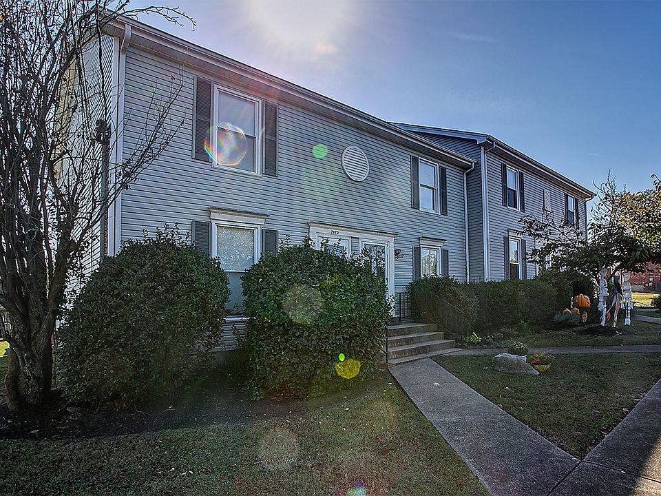 End unit condo in TOP area