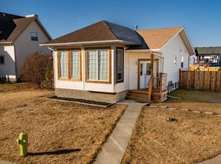28 E Parkside Cres, Blackfalds, AB T4M 0E9
