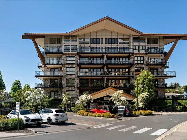747 Travino Ln #210, Saanich, BC V8Z 0E4