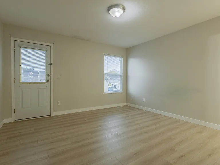 34660 6th Ave — Photo 16