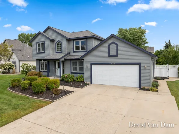 6710 Vantage Dr SE, Caledonia, MI 49316