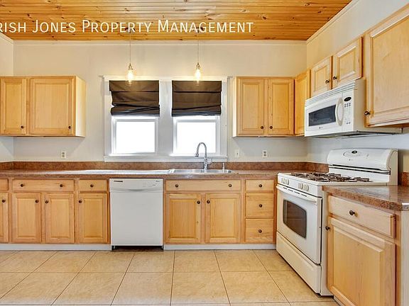 3rd image of 2829 S Park Ave Floor 1