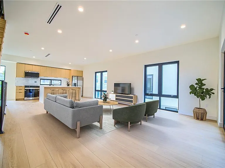616 N Mariposa Ave — Photo 17