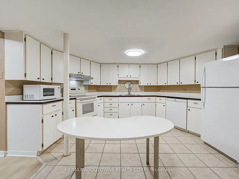 1156 Old Colony Rd #LOWER — Photo 16