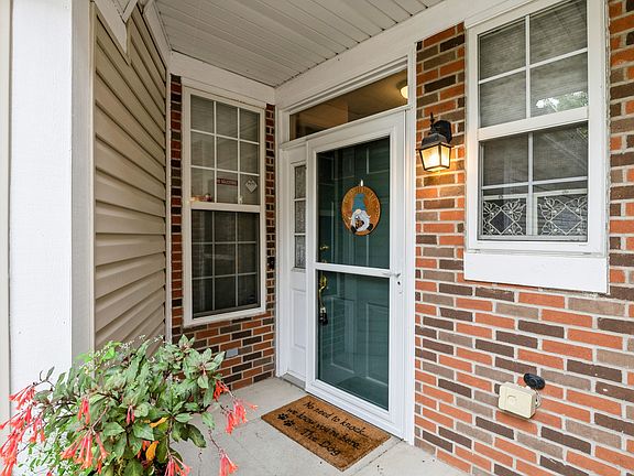 2nd image of 929 Highgate Ln