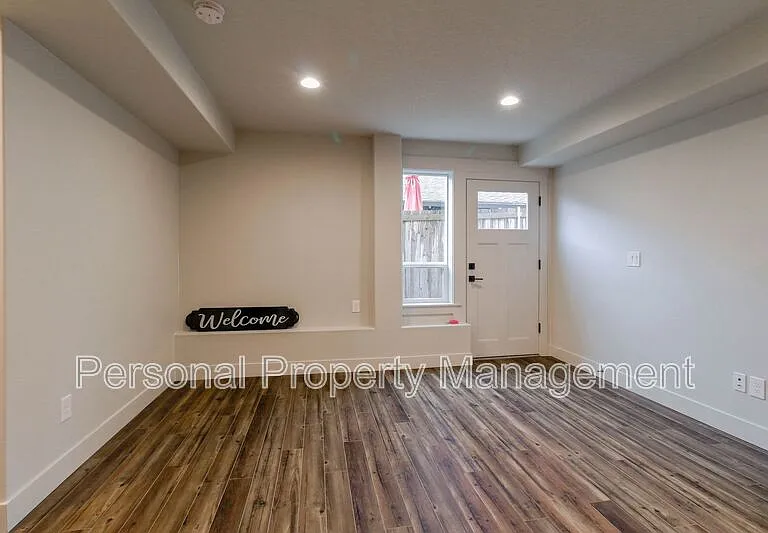 707 N 1st Ave — Photo 2
