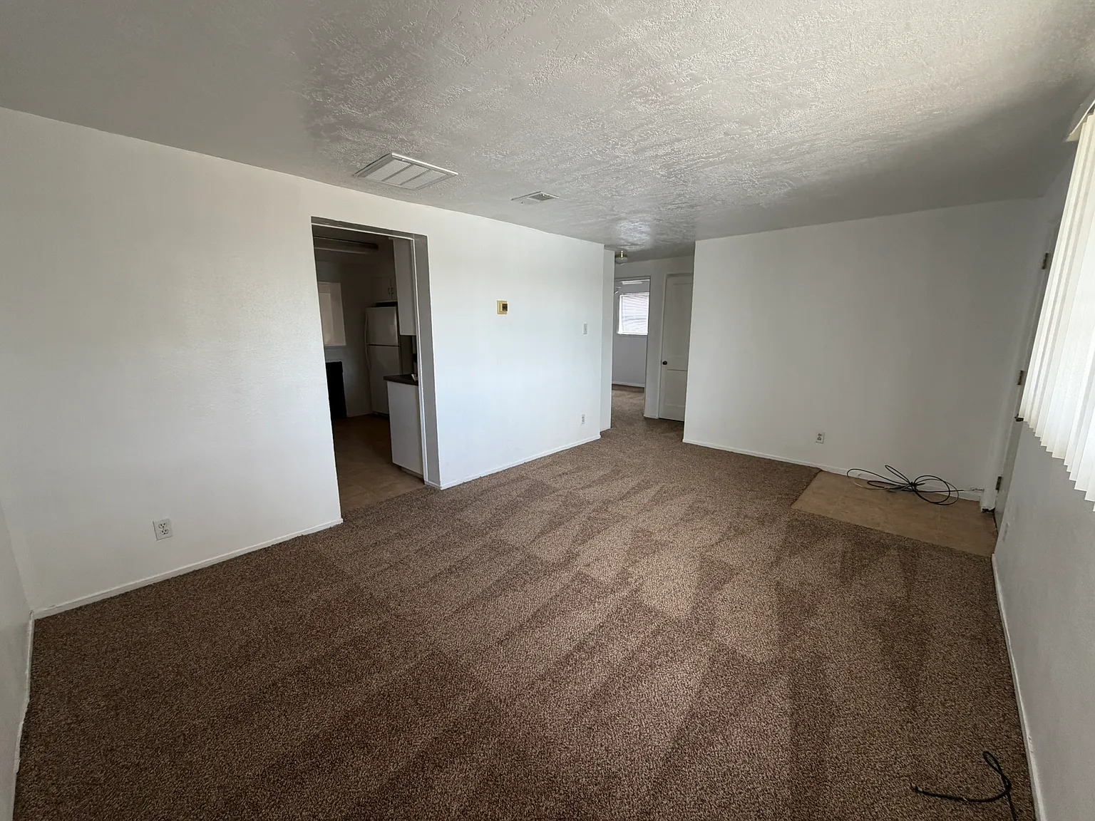 3 bed, 1900 sqft, $2,150 — Photo 3