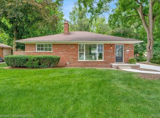 19100 Beverly Rd, Beverly Hills, MI 48025