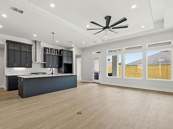 4th image of 6841 La Salle Dr