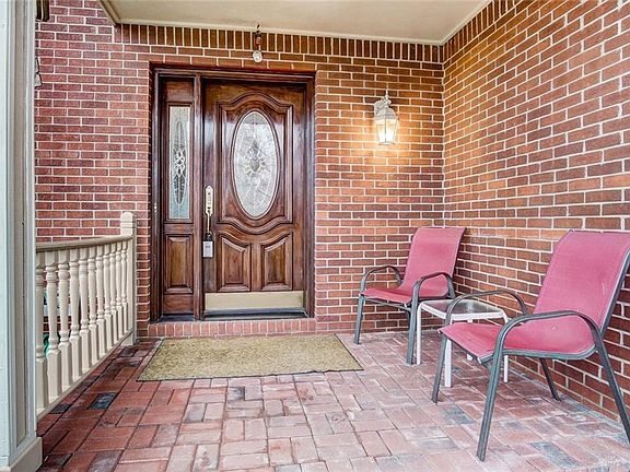 4th image of 390 Woodland Meadows Dr