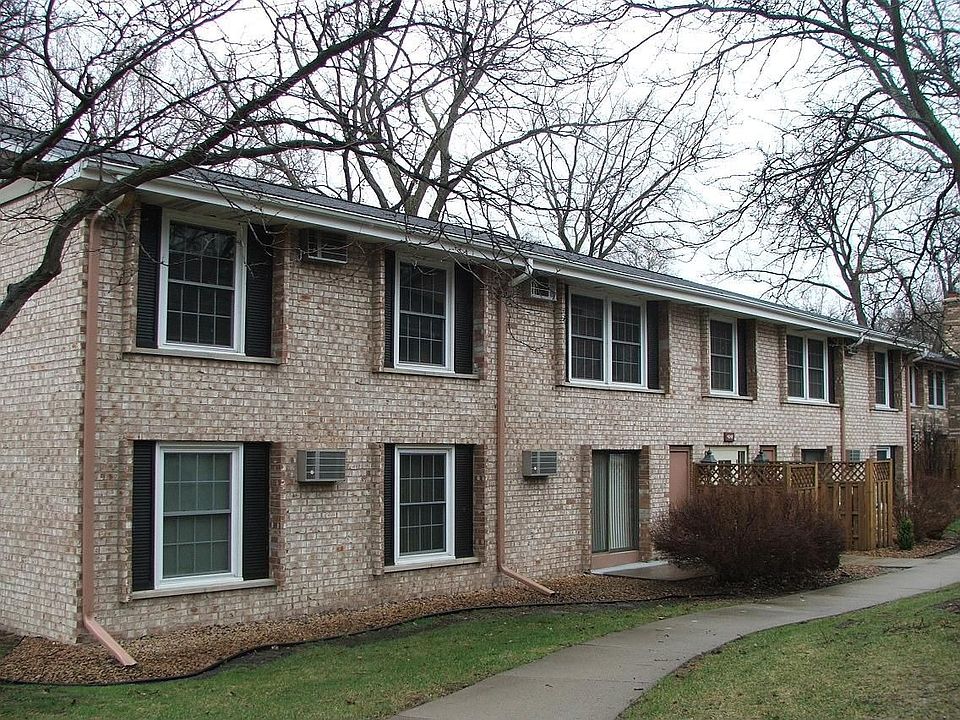 Secured building with 8 units