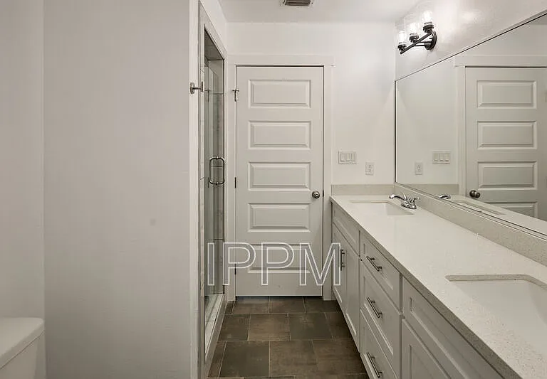 2209 Multi National #D — Photo 15
