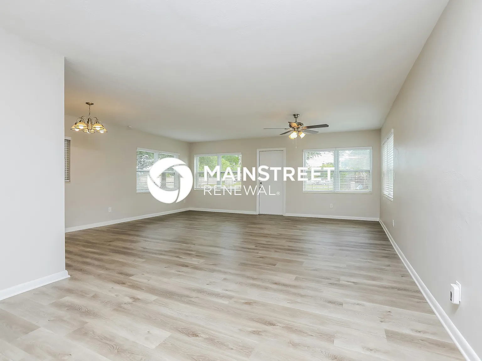 5730 Oleander Dr — Photo 3