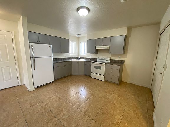 3rd image of 2185 Stace St #3