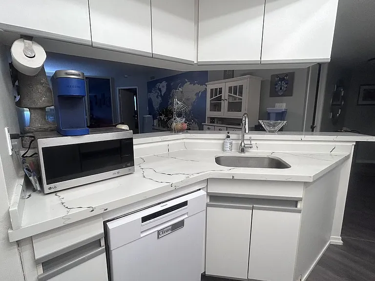1001 Bay St #1009 — Photo 8