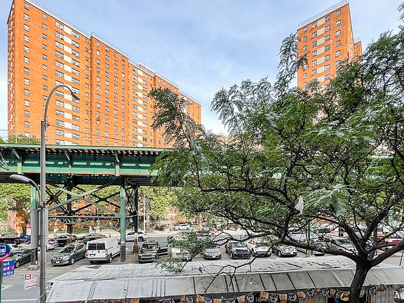 4th image of 3157 Broadway APT 5