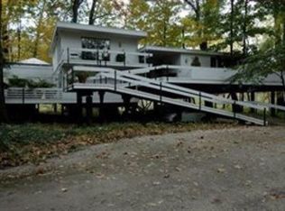 3830 Falls Rd, Moreland Hills, OH 44022