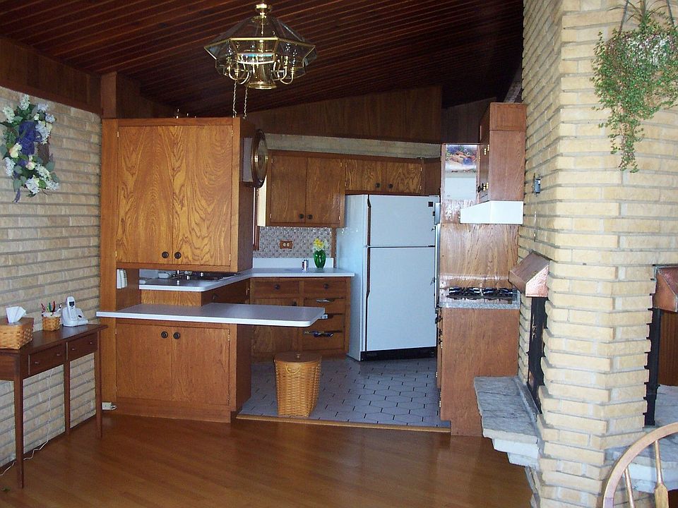 Kitchen (Full 2nd Kit in Bsmt)