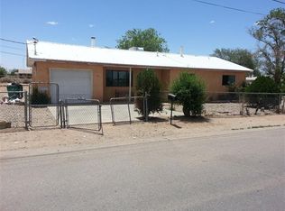 246 Sunnyslope St SW, Albuquerque, NM 87105