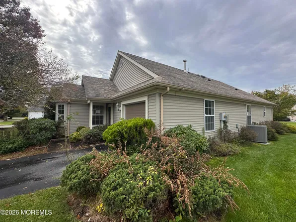 2606 Meadow Lake Drive, Toms River, NJ 08755
