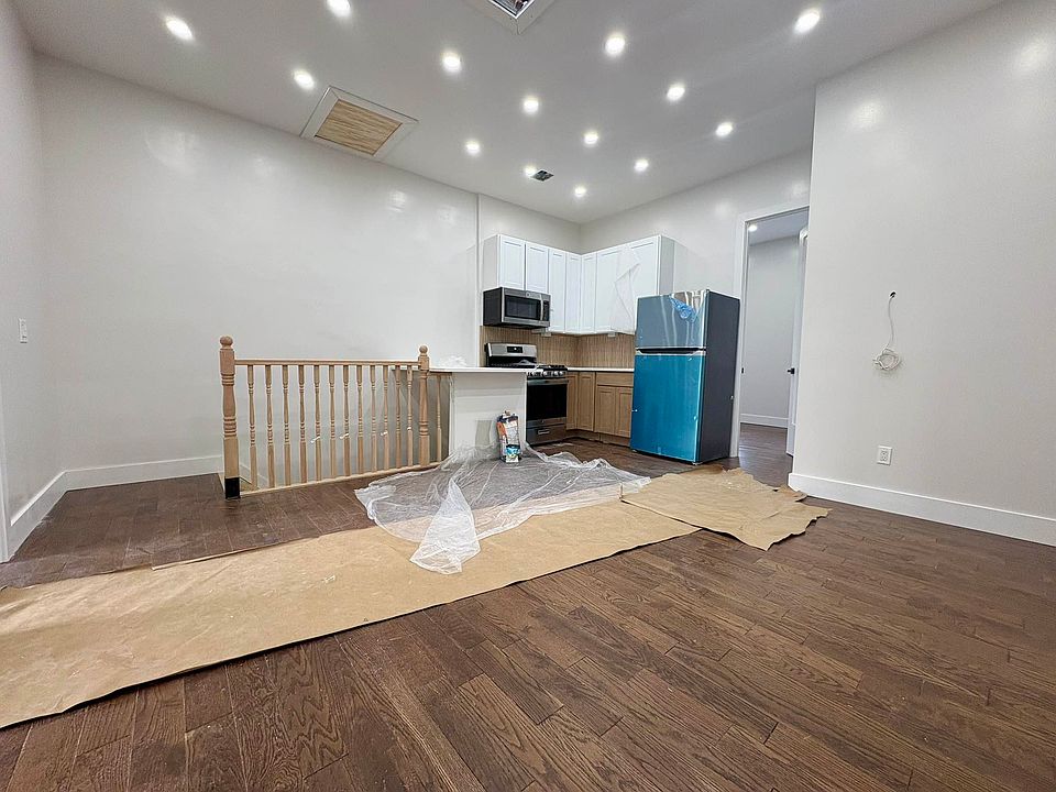 1st image of 300 Van Buren St APT 3