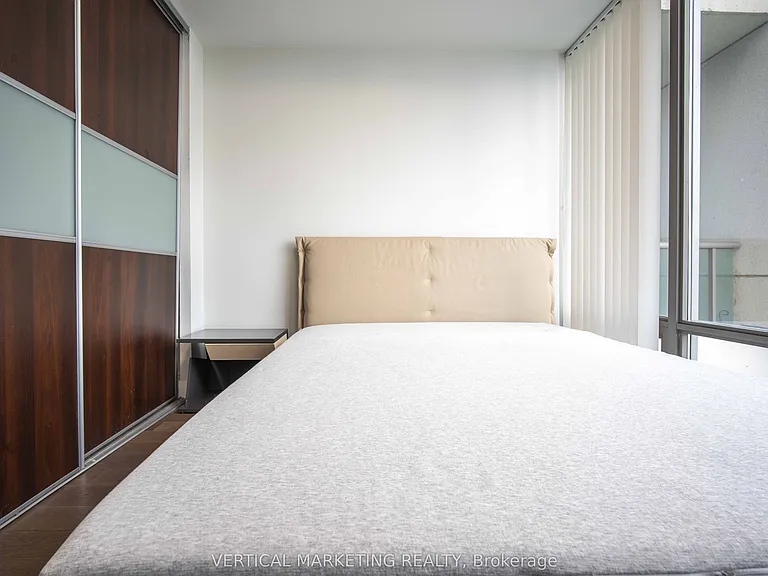 18 Yorkville Ave #1707 — Photo 23