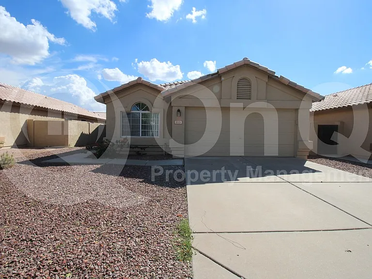 815 W Silver Creek Rd — Photo 1
